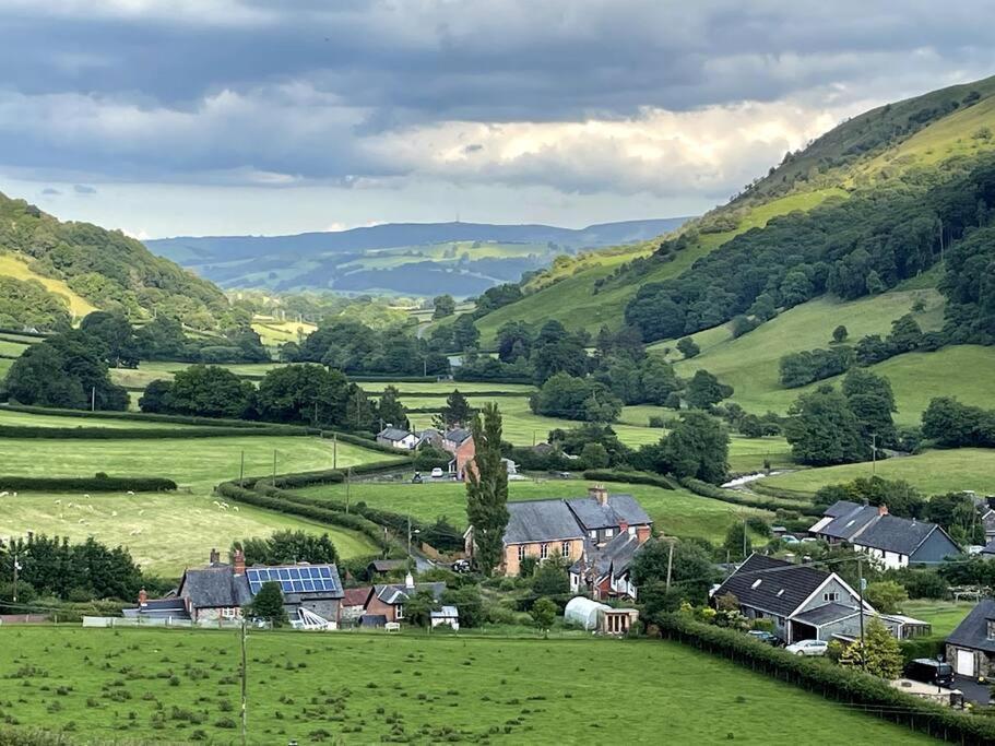 Y Felin Bed And Breakfast And Smallholding Caersws Exteriör bild